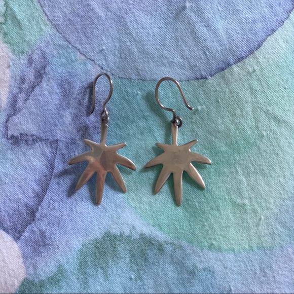 Silver leave earrings - Picture 2 of 3